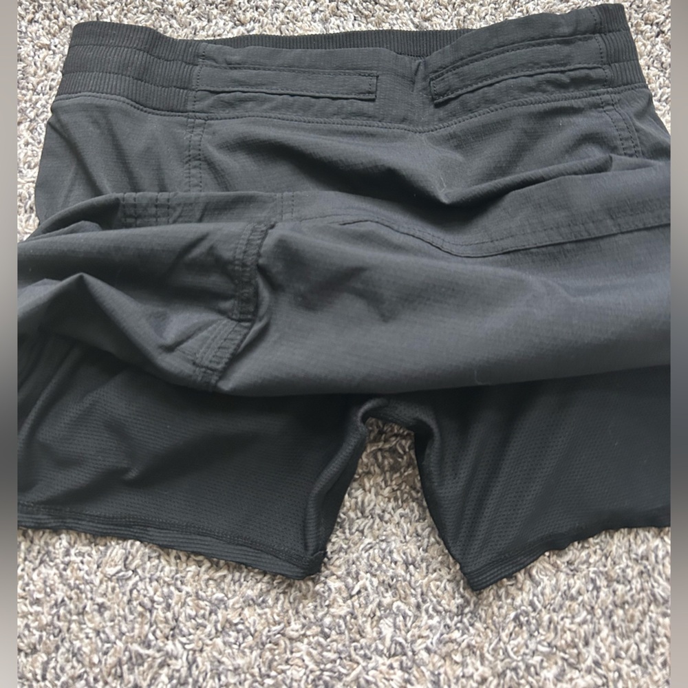 Athleta nylon shell black skort with zippered side pockets size 4/fits 2 - Picture 6 of 7